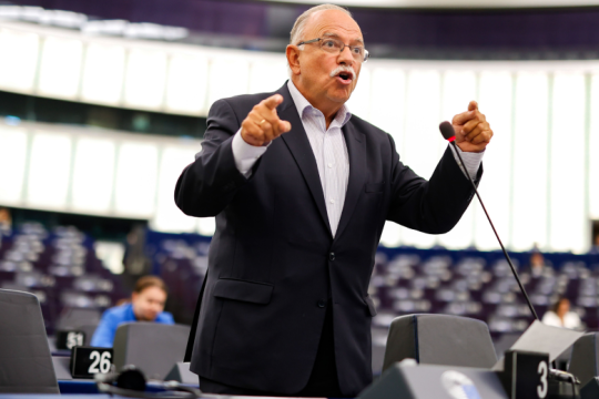 Στη σέντρα έβγαλε την Κομισιόν ο Δημήτρης Παπαδημούλης