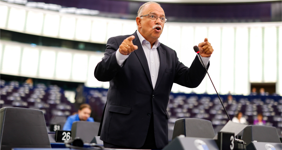 Στη σέντρα έβγαλε την Κομισιόν ο Δημήτρης Παπαδημούλης
