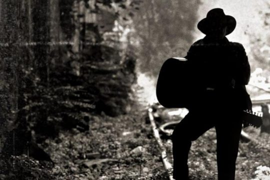 «Σκόιλ Ελικίκου, Μωρό!» το νέο τραγούδι του Λάμπρου Παπαλέξη