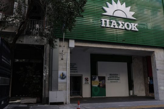 Με «καρφί» για τις υποκλοπές η απάντηση ΠΑΣΟΚ σε Μητσοτάκη