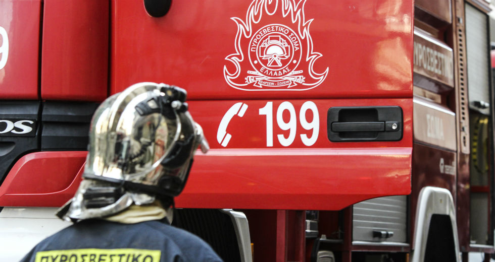 Στις φλόγες εργοστάσιο με μοκέτες στη Λάρισα
