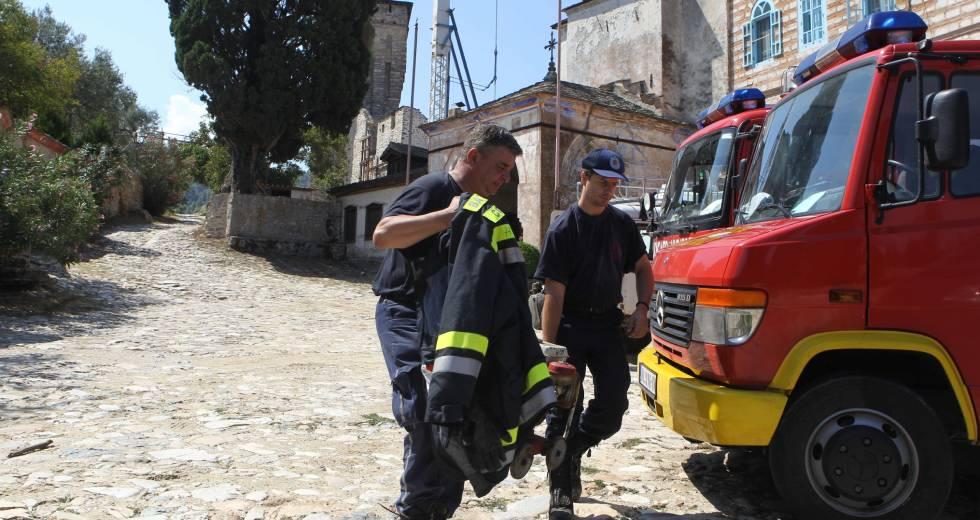 Βελτιωμένη η εικόνα της πυρκαγιάς σε εργοστάσιο ανακύκλωσης του Ασπρόπυργου
