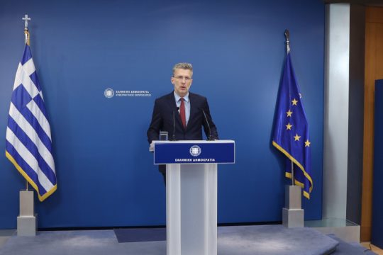 Μονότονος μονόλογος Σκέρτσου με σπέκουλα και fake news