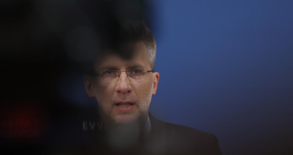 Ο Σκέρτσος το είπε: Φταίει η απλή αναλογική για το φιάσκο με την τράπεζα θεμάτων