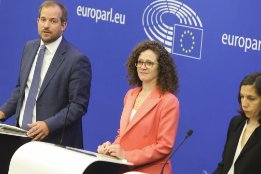 Βαριά καρφιά κατά Μητσοτάκη