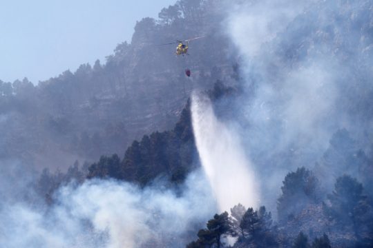 Μεγάλη πυρκαγιά στην Ισπανία, εκατοντάδες πολίτες απομακρύνονται από τα σπίτια τους