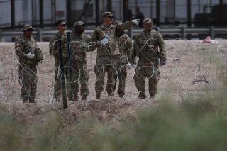 Ξενοφοβικός παροξυσμός και στρατός στα σύνορα