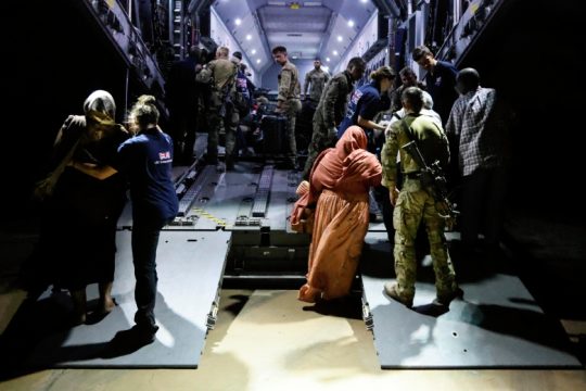 Πάνω από 800.000 άνθρωποι θα εγκαταλείψουν το Σουδάν, εκτιμά ο ΟΗΕ