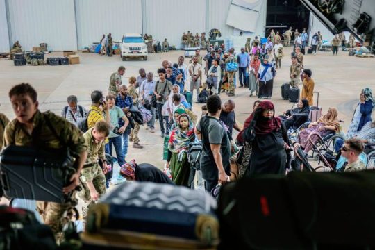 Συνεχίζονται οι αγωνιώδεις επιχειρήσεις για απομάκρυνση εγκλωβισμένων στο Σουδάν