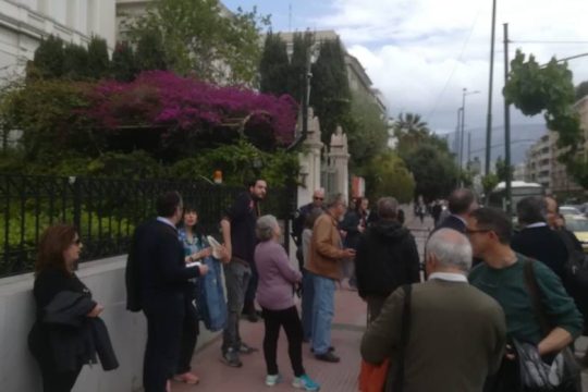 Έστειλαν ΜΑΤ σε συγκέντρωση διαμαρτυρίας του Πράσινο & Μωβ για τον εκλογικό αποκλεισμό
