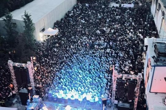 Με μια συγκλονιστική συναυλία γιορτάστηκαν τα δέκα χρόνια αυτοδιαχείρισης στη ΒΙΟΜΕ