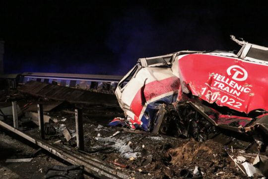 Πίσω από κλειστές πόρτες η διερεύνηση για τα Τέμπη