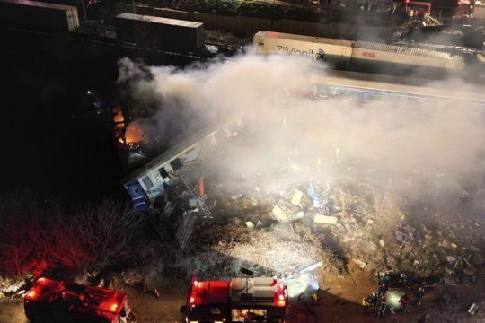 Όχι άλλο κάρβουνο στις μηχανές της κυβερνητικής αλαζονείας