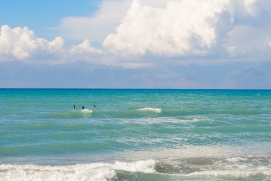 Βροχές στα δυτικά, άστατος καιρός σε όλη τη χώρα