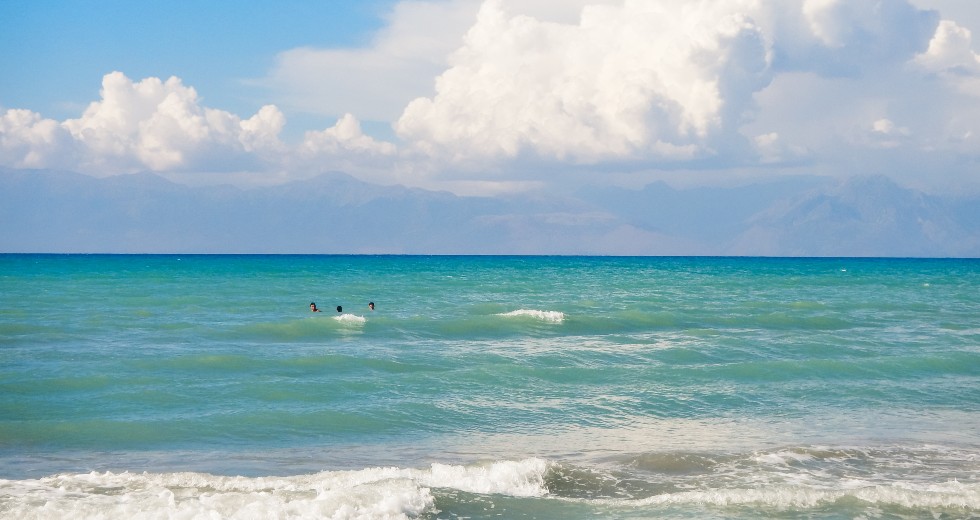 Βροχές στα δυτικά, άστατος καιρός σε όλη τη χώρα