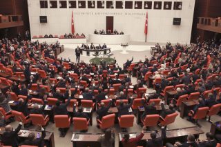 Σάρωσε στην Εθνοσυνέλευση η συμμαχία του Ερντογάν