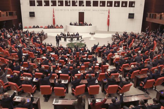 Σάρωσε στην Εθνοσυνέλευση η συμμαχία του Ερντογάν