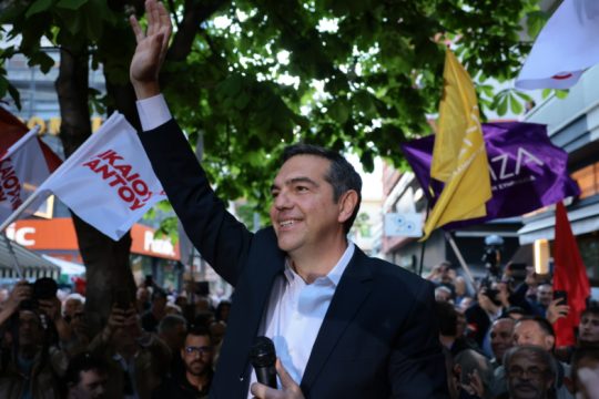 Μήνυμα Τσίπρα σε Ανδρουλάκη μέσω… Ανδρέα Παπανδρέου