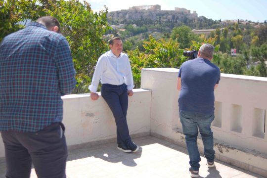 Το παίρνει πάνω του στα τελευταία μέτρα πριν την κάλπη