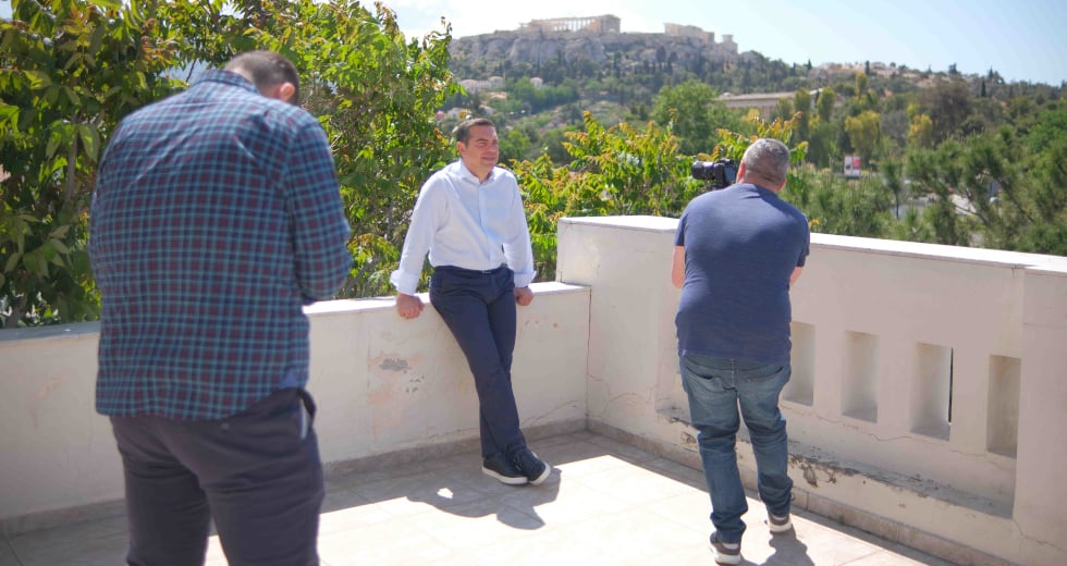 Το παίρνει πάνω του στα τελευταία μέτρα πριν την κάλπη