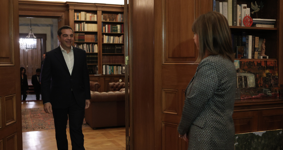 Στο Προεδρικό Μέγαρο ο Αλ. Τσίπρας για τη διερευνητική εντολή