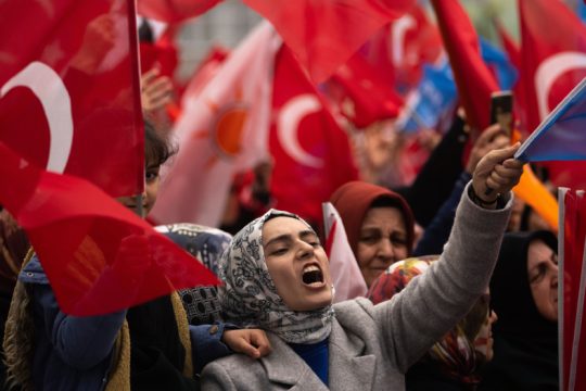Κλίμα πόλωσης και συνωμοσιολογίας πριν τις τουρκικές κάλπες