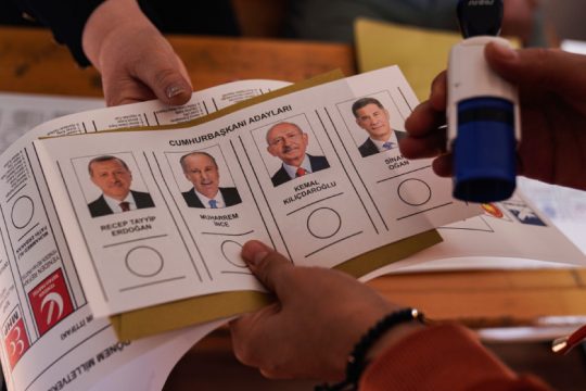Αδιαφάνεια και χειραγώγηση στις τουρκικές εκλογές κατέγραψαν διεθνείς παρατηρητές