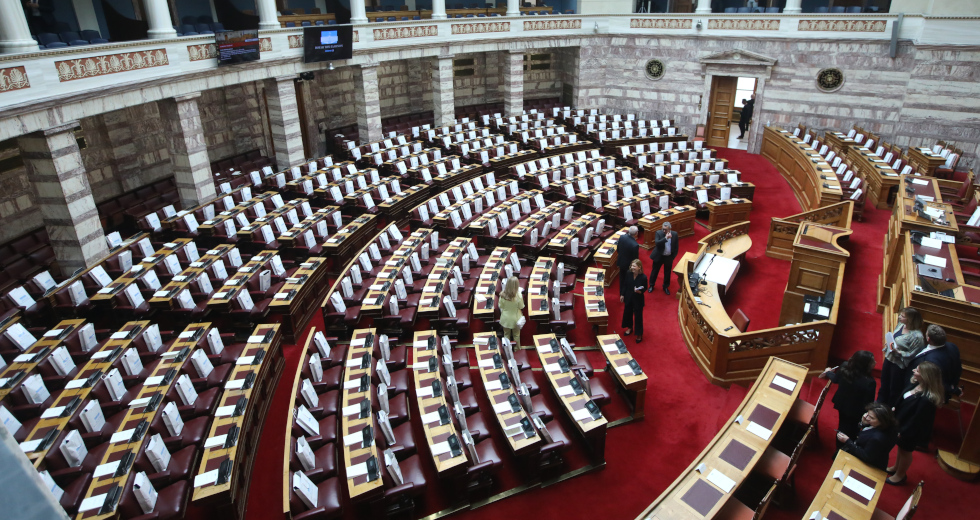 Live η ορκωμοσία για τη «Βουλή της μιας ημέρας»