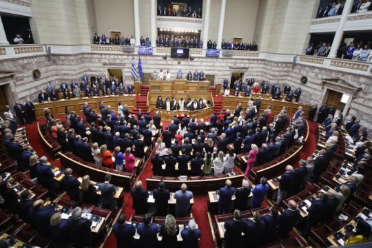 Ορκίστηκε η «βραχύβια» Βουλή – Τι ακολουθεί