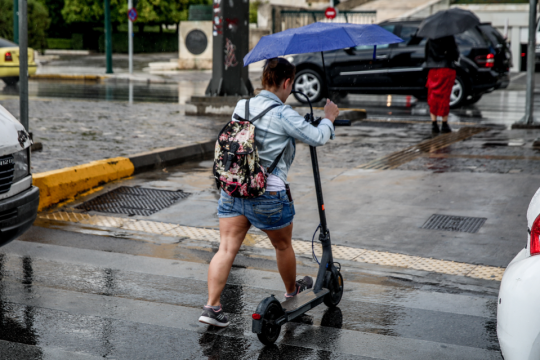 Με βροχές και καταιγίδες λέει αντίο ο Μάιος