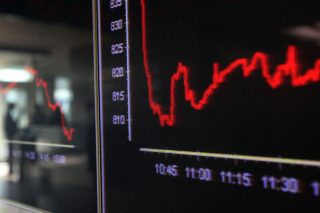 Πάρτι κερδών, ώρα για… ελαφρύνσεις