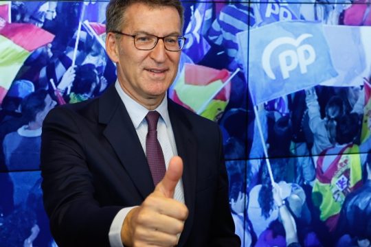Προς τη… Δεξιά γέρνει η δημοσκοπική πλάστιγγα στην Ισπανία