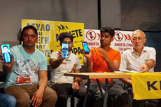 «Ηταν μέσα ο αδερφός μου, ο θείος μου, οι συγχωριανοί μου. Βοηθήστε με να τους βρω!»