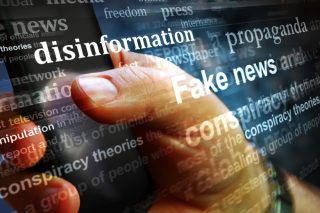 Η άρνηση της πραγματικότητας και οι θεωρίες συνωμοσίας