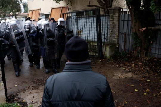 Περίεργη υπόθεση στην Αλβανία: Έρευνες και αναφορές για συγκρούσεις με μουτζαχεντίν