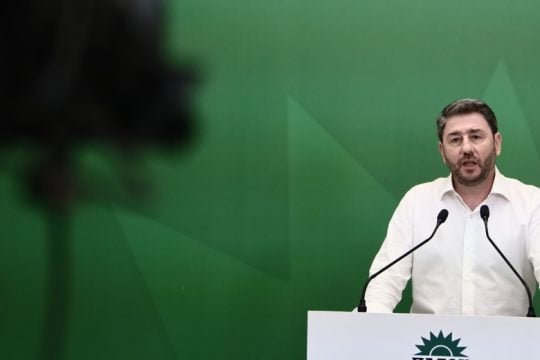 Χαμόγελα στο ΠΑΣΟΚ για τα νέα δίπολα