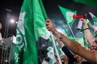 Ανάκτηση ηγεμονίας και έμφαση στους νέους