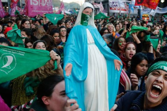 «Ούτε μια λιγότερη»: Mαζική πορεία στο Μπουένος Άιρες για τις γυναικοκτονίες