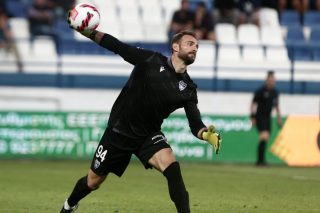 Εκλεισε Χουτεσιώτη, ανανέωσε Ρουπ