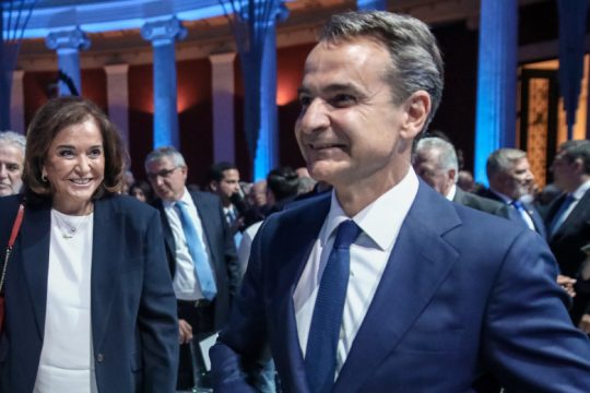 ΣΥΡΙΖΑ: Μετά τη στοχοποίηση από Μητσοτάκη ήρθαν οι εκβιασμοί από Μπακογιάννη
