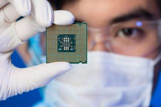 Τα επιδοτούμενα ευρωπαϊκά «ψώνια» της Intel