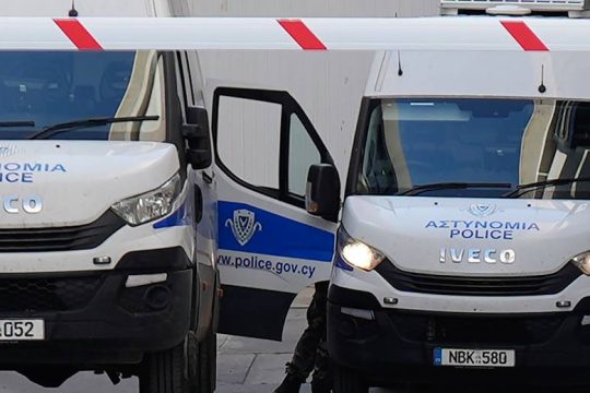 Υπό κράτηση δύο Ελληνοκύπριοι κατηγορούμενοι για ξυλοδαρμό Τουρκοκύπριας