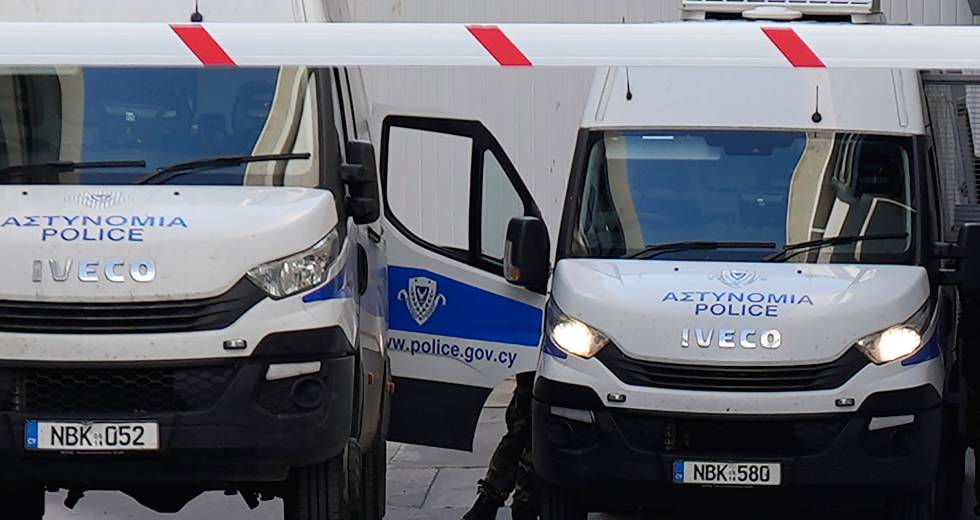 Υπό κράτηση δύο Ελληνοκύπριοι κατηγορούμενοι για ξυλοδαρμό Τουρκοκύπριας