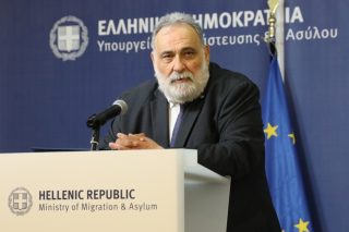 Στη δομή-φυλακή της Σάμου γιόρτασε την Παγκόσμια Ημέρα Προσφύγων ο υπουργός