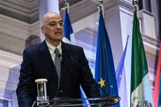 Απέφυγε τελευταία στιγμή την… τιμητική αποστρατεία