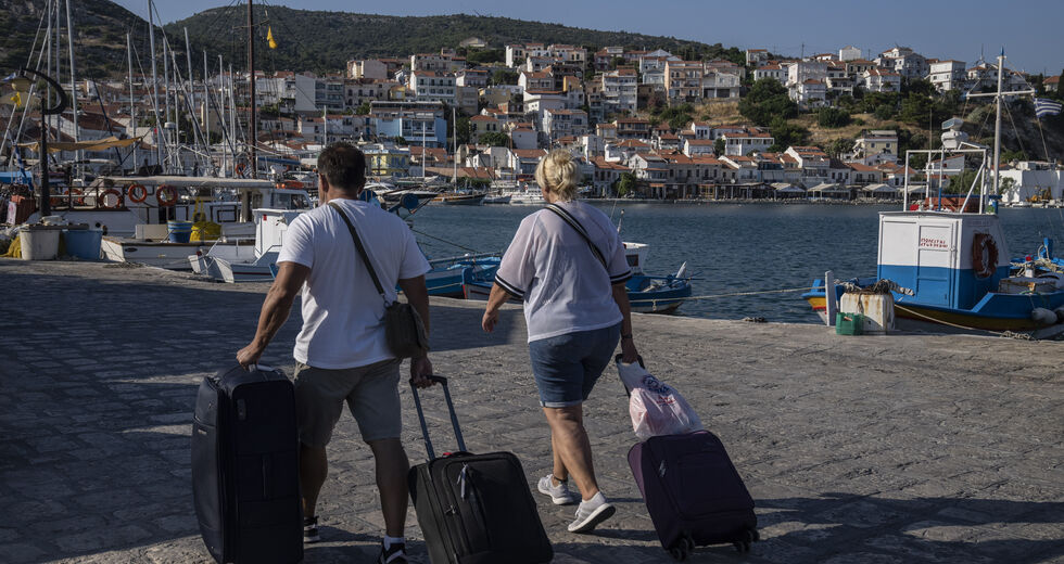 ΣΕΛΠΕ: Οι καταναλωτές επιλέγουν οικονομικούς τρόπους για διακοπές