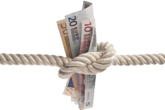 Μιλώντας για φόρους στο «σπίτι του κρεμασμένου»