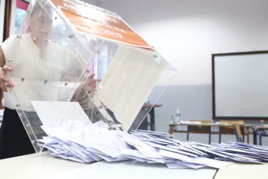 Οκτακομματική Βουλή με ενίσχυση της ακροδεξιάς