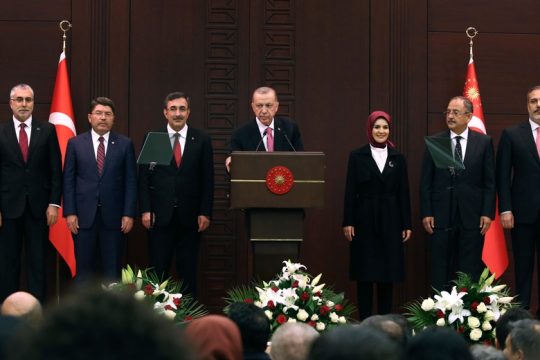 Ερντογάν «κερνά», Ερντογάν «πίνει»;