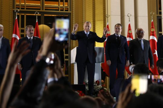 Σε περιδίνηση η τουρκική αντιπολίτευση  – «Θρίλερ» για Σοϊλού, Ακάρ και Τσαβούσογλου